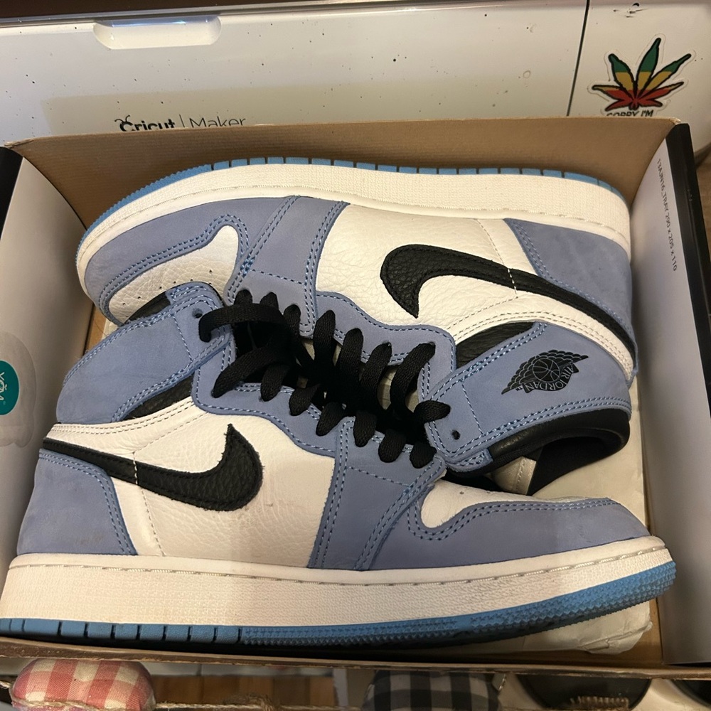 Jordan one retro high white university, blue black size 7 Y